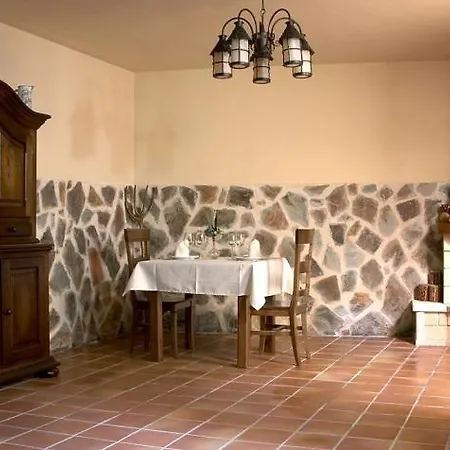 Palacio De Monfarracinos