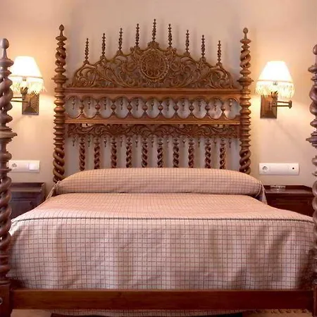 Palacio De Monfarracinos 3*